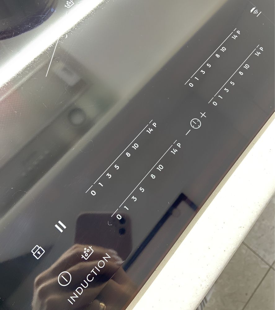 Індукційна плита Electrolux IPES6452KF