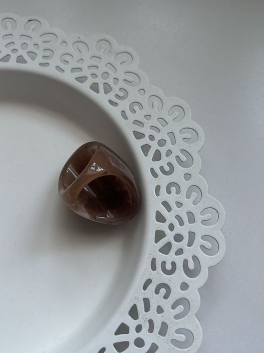 NOWY pierścionek plastikowy imitacja kamienia