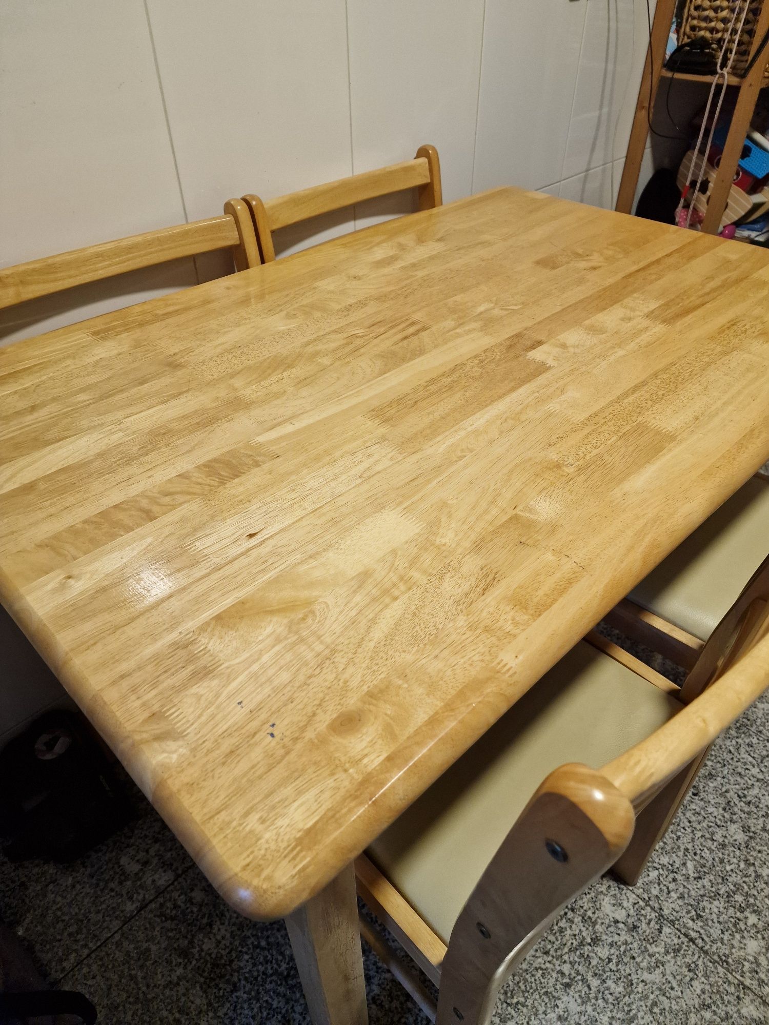 Conjunto mesa + 4 cadeiras Madeira