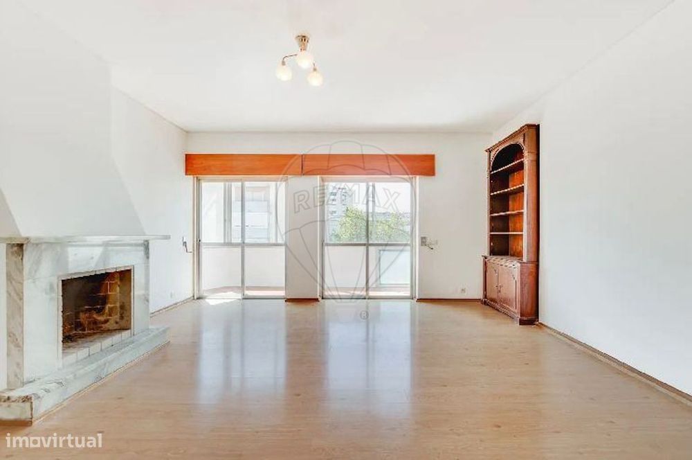 Apartamento T4 para arrendamento