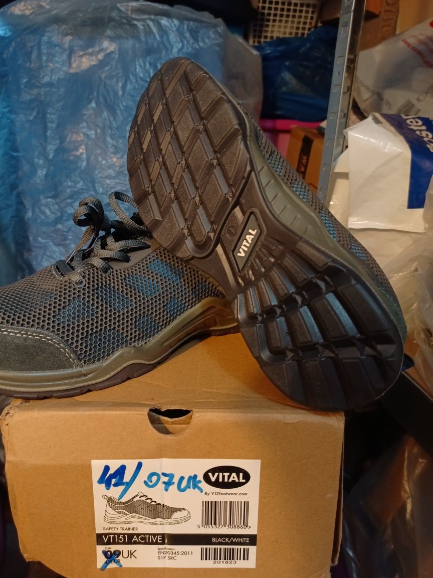 Buty robocze roz.41/7UK z metalowym noskiem