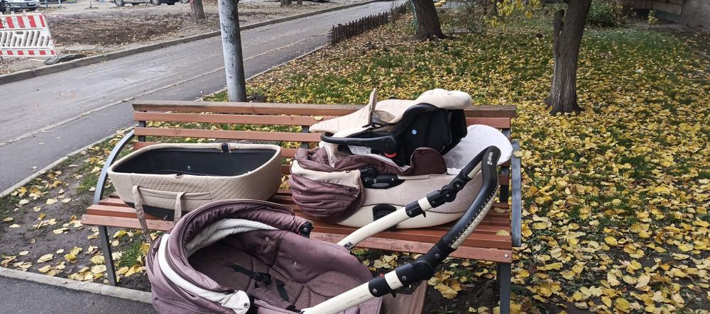 Дитяча коляска  .