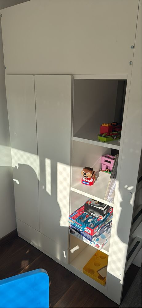 Cama andar com guarda roupa e secretaria