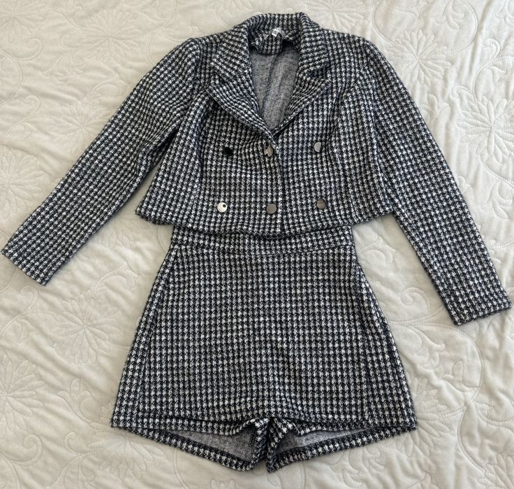 Костюм, піджак і спідниця-шорти