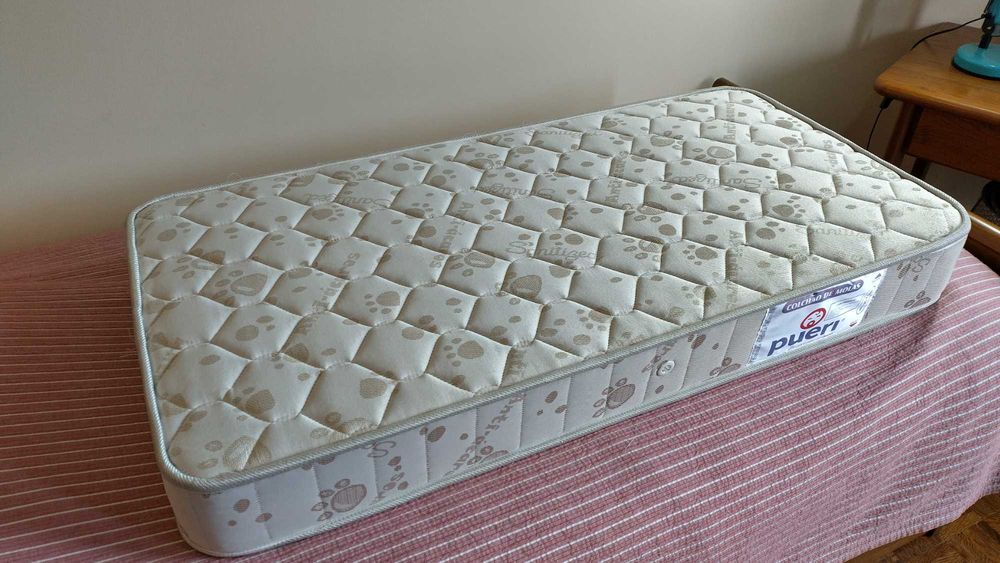 Colchão para bebé, de molas em excelente estado