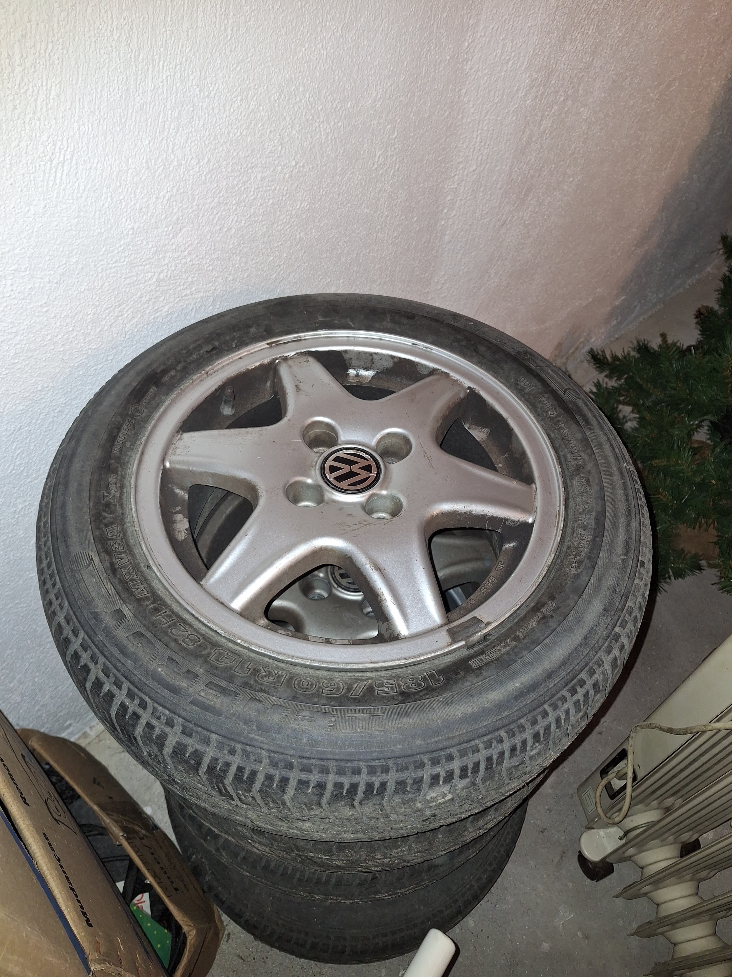 jantes(14) e pneus(185/60 R 14) wolkswagen