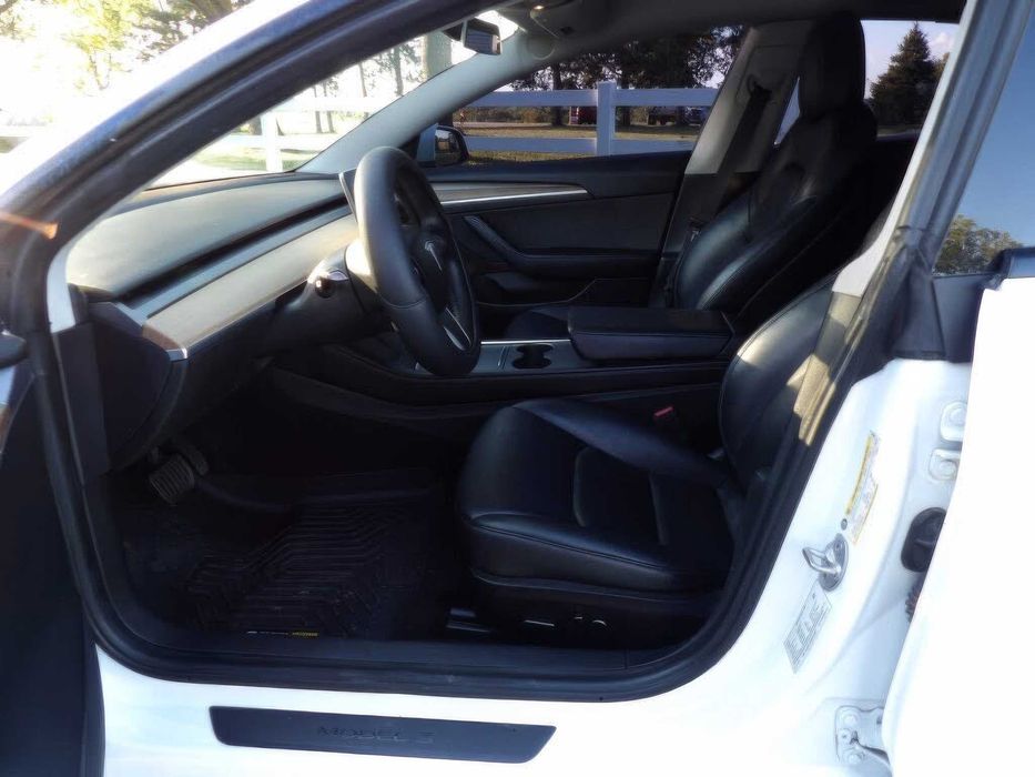 Tesla Model 3      2022