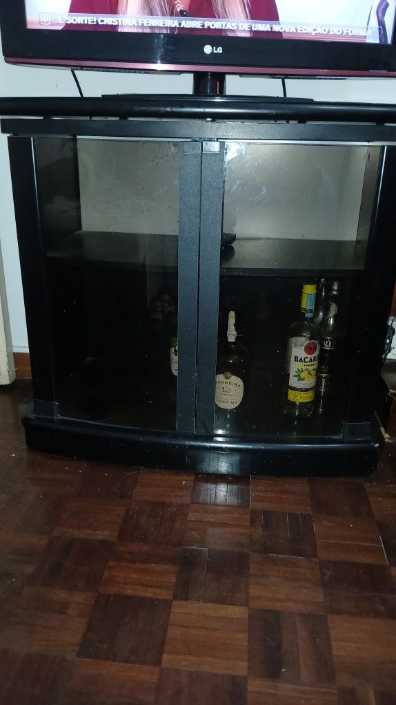 Móvel bar e TV para sala