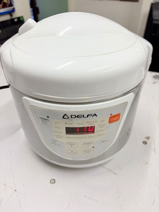 Мультиварка DELFA DMC-301 почти новая.