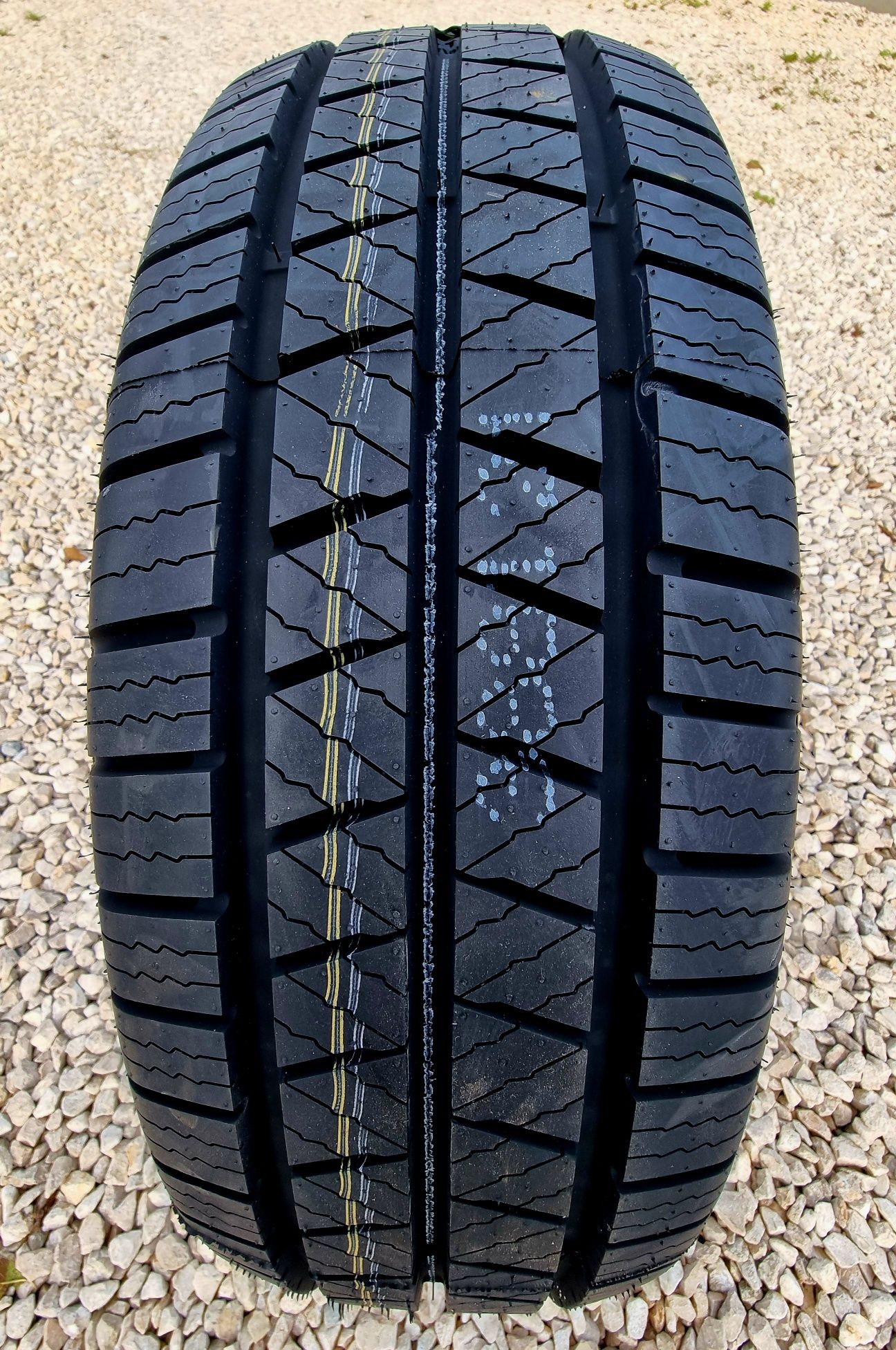 215/75R16 C * Nowe opony * Wielosezonowe do BUS- a * 2025 rok* Austone
