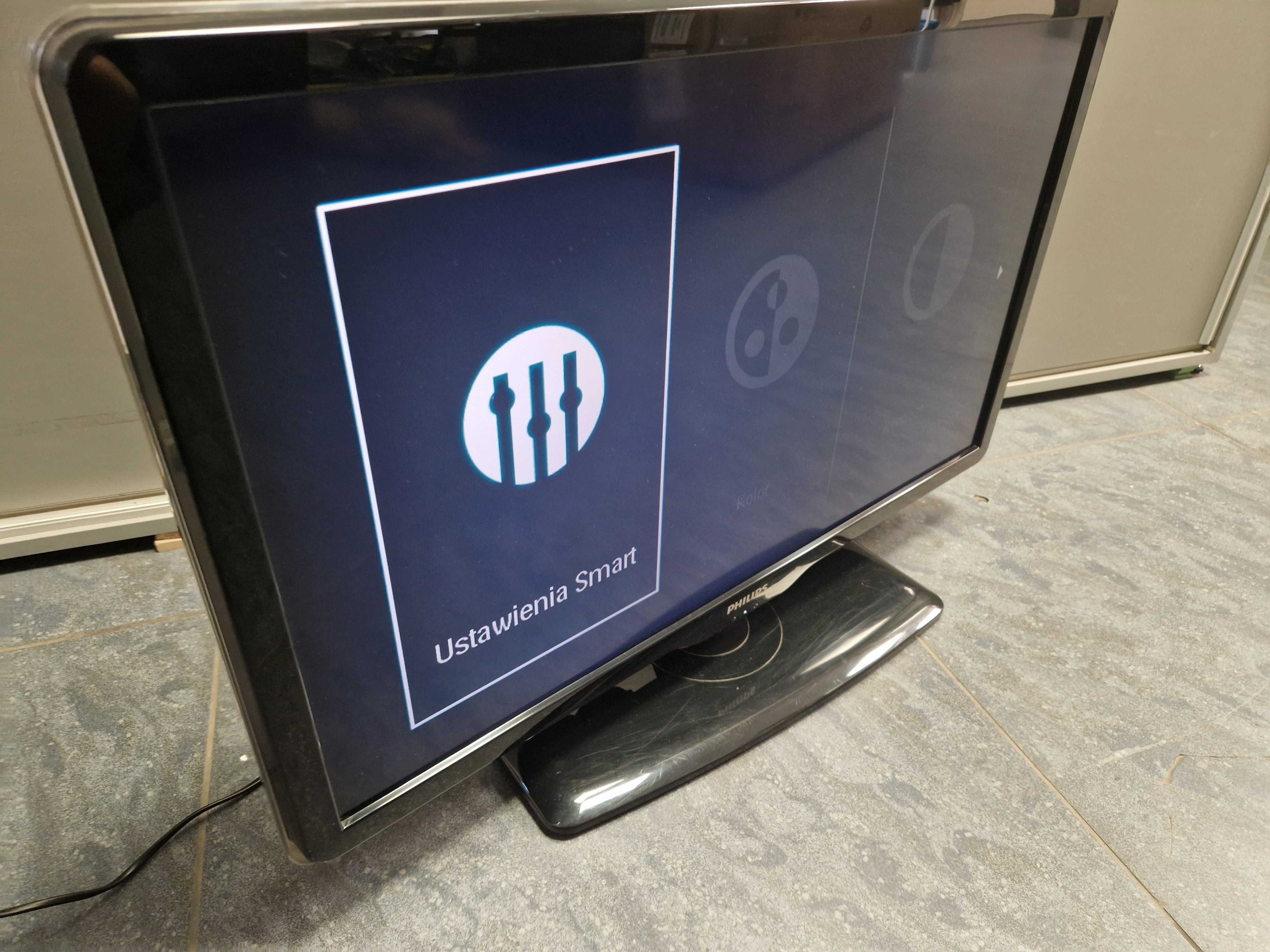 Telewizor LCD Philips 32PFL7404H/12 + Pilot