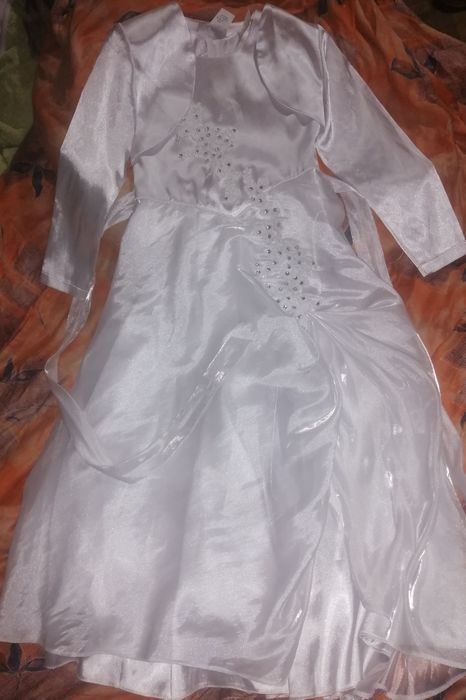 Біле нарядне плаття