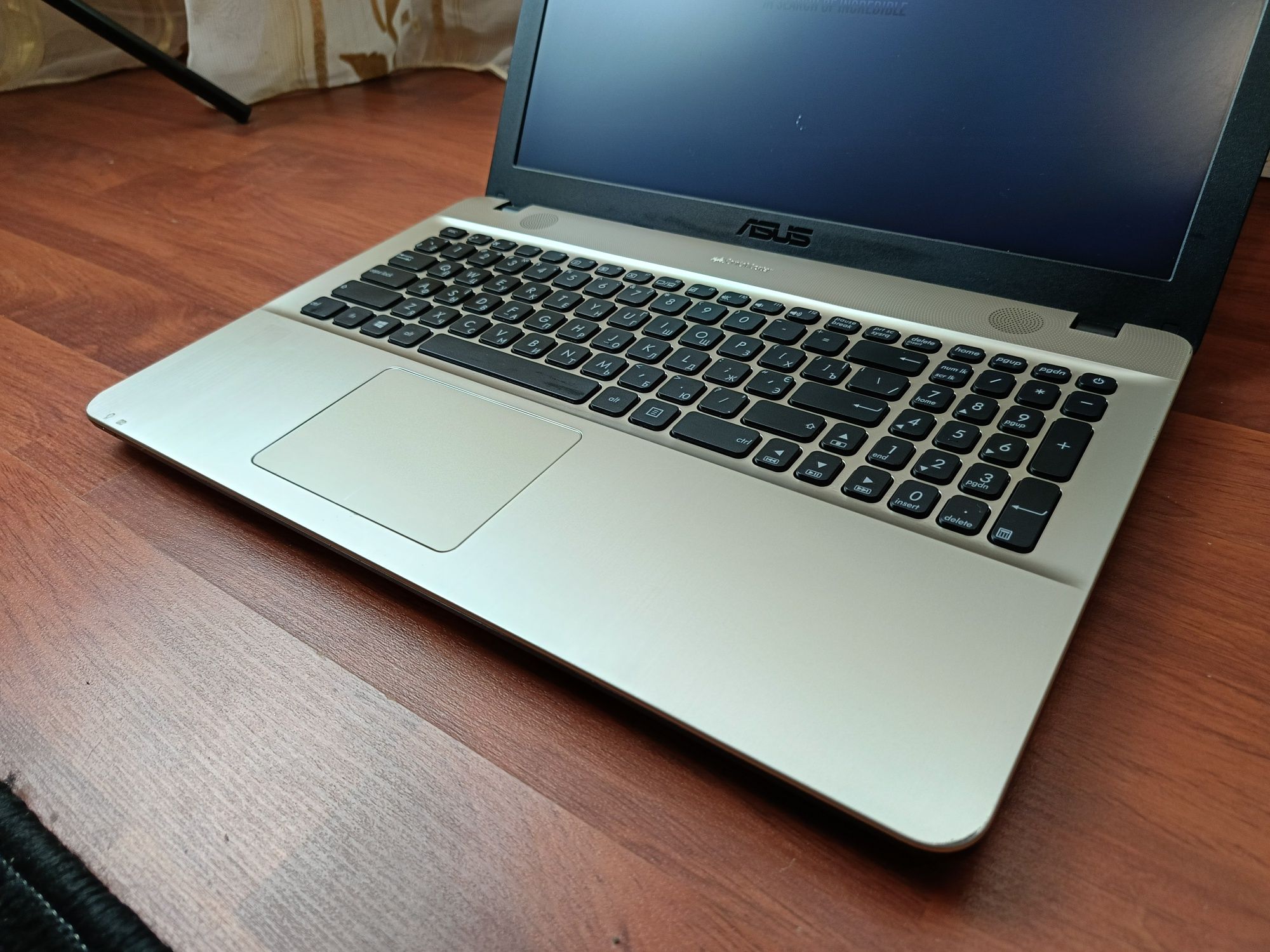 Сучасний Asus Vivobook MaX  2023 стан нового