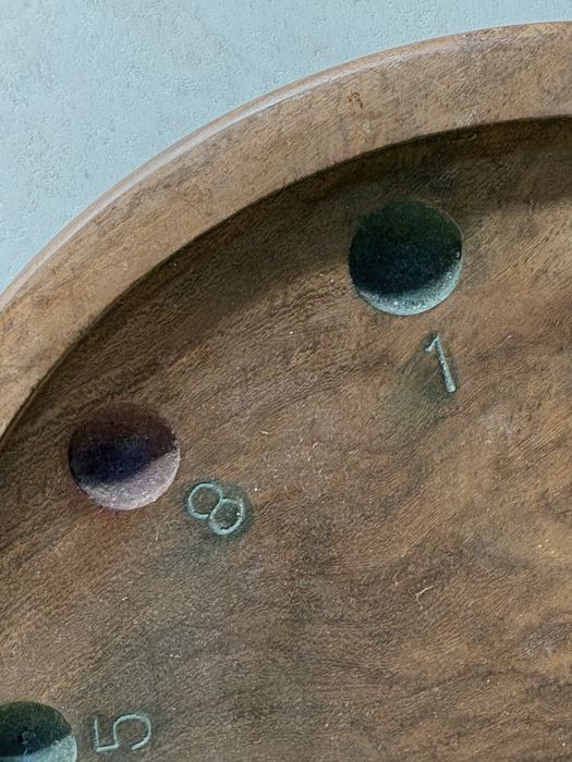 Antigo tabuleiro de um jogo Roleta em madeira exótica