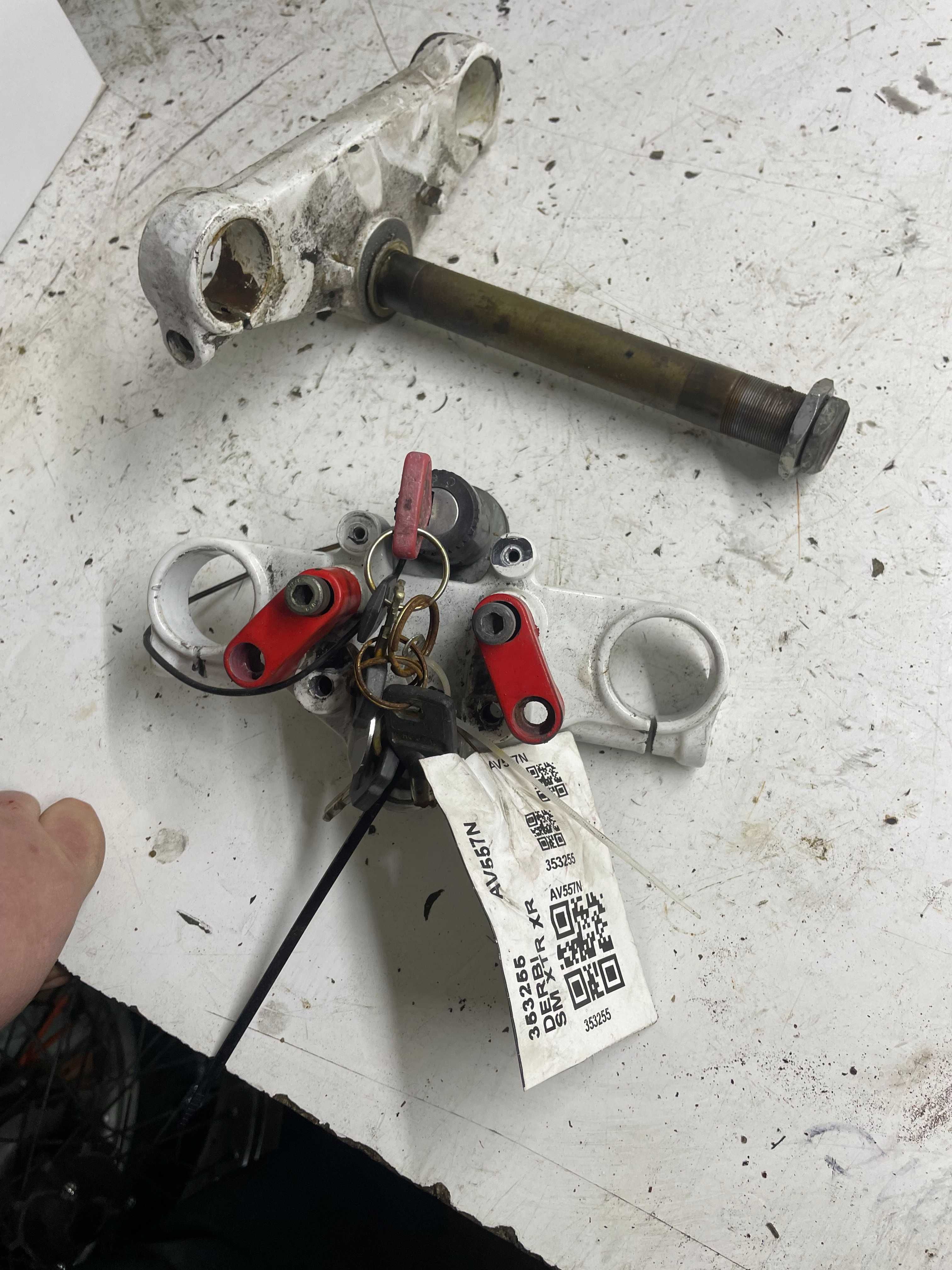 Derbi senda sm xtreme xr 50 półki zawieszenia sztyca stacyjka