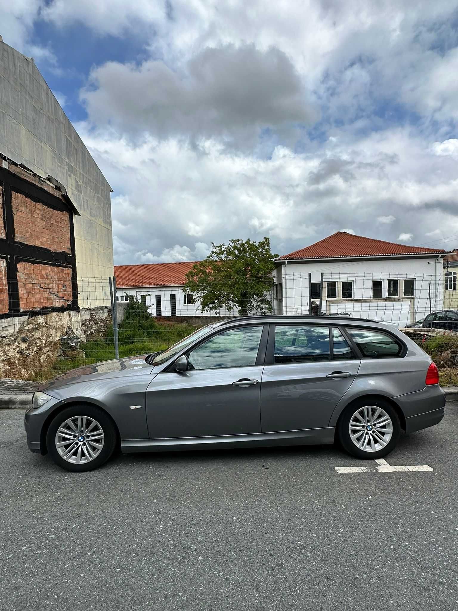 BMW/ SERIE-3 TOURING DIESEL | Versão: 320 D touring navigation | 2010