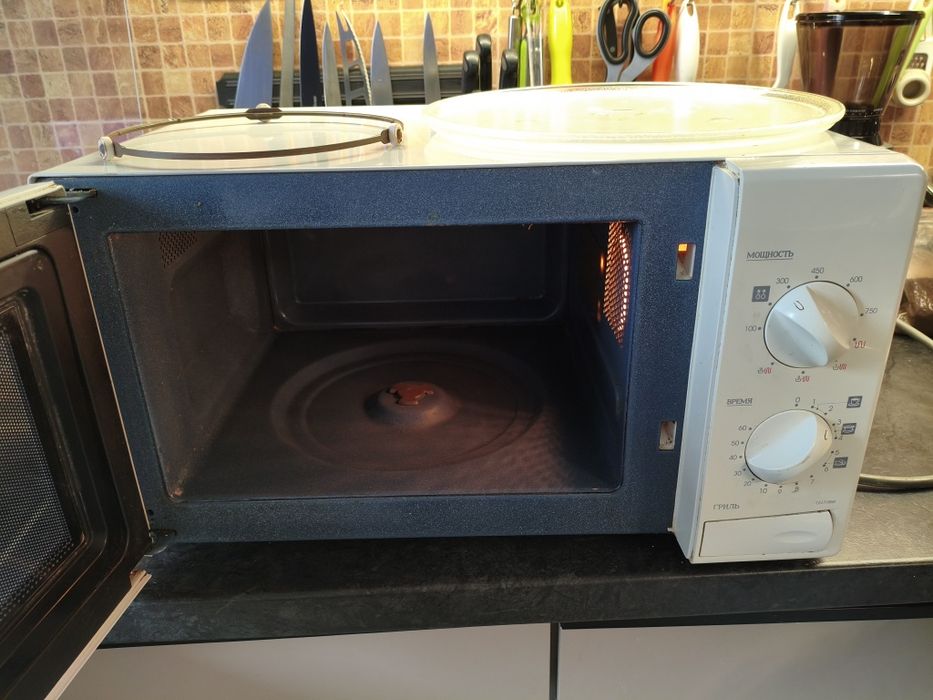 Печь микроволновая "Sumsung"