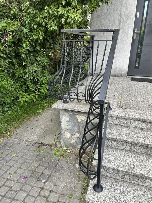 Balustrada, barierki kute ocynkowane  w bardzo dobrym stanie.