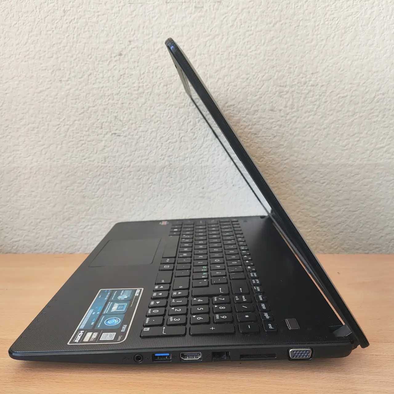Навчання та робота Asus X501U 15.6”AMD E2-1800/4Gb/256SSD/AMD HD7340
