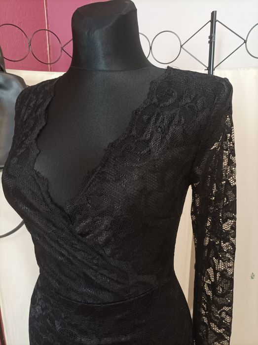 Sukienka koronkowa mała czarna