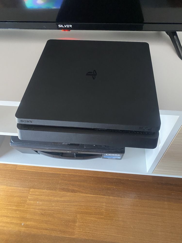 Ps4 500gb + 2 comandos