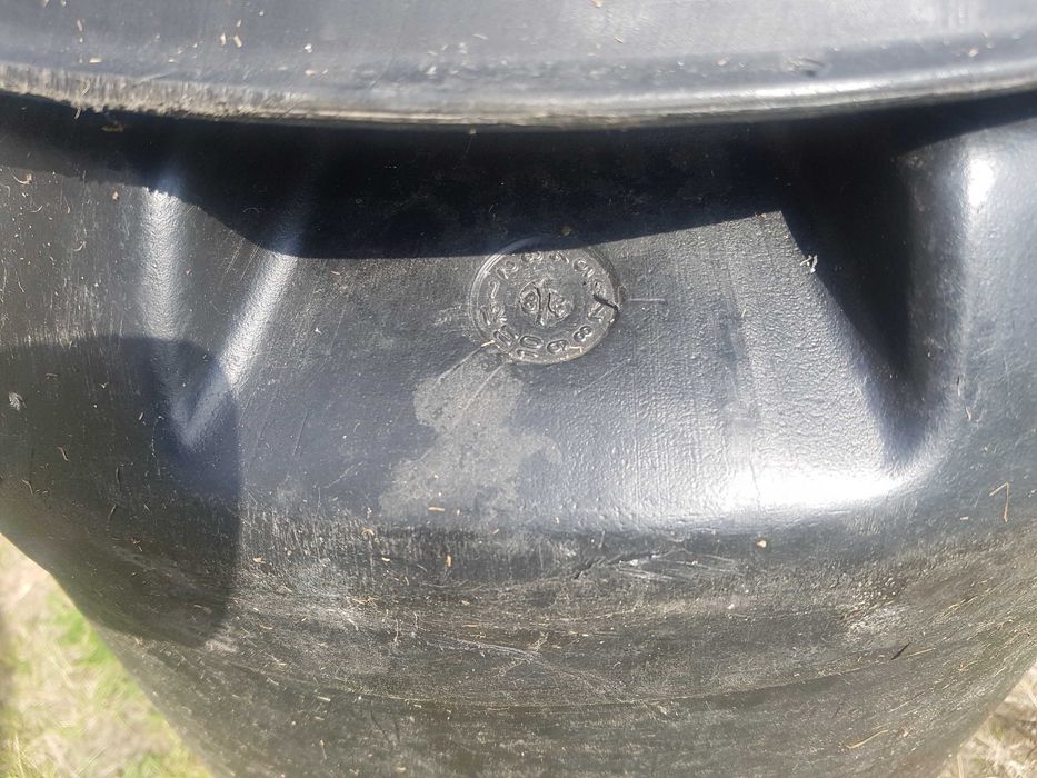 Beczki plastikowe 160l