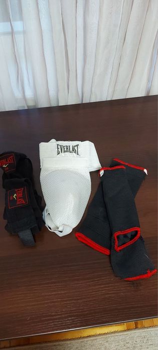 Набор для тайского бокса / шлем/ перчатки / бинты / бокс
