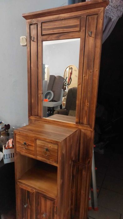 Garderoba drewniana z lustrem słupek