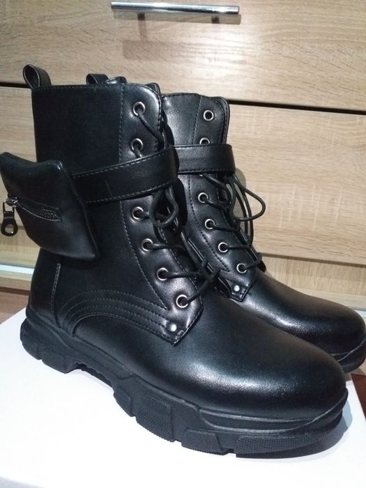 Продам нові весняні черевики 39 розміру чорні стильні