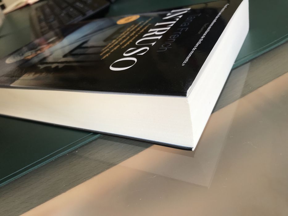 Livro “o Intruso” (The trespasser) (preco Bertrand 18.5€)