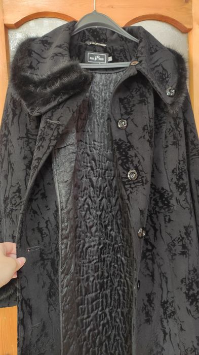 Жіноче шерстяне пальто 60р.