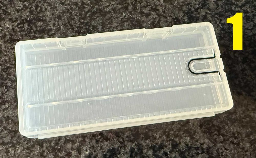 4 Caixas plásticas pilhas AA e AAA