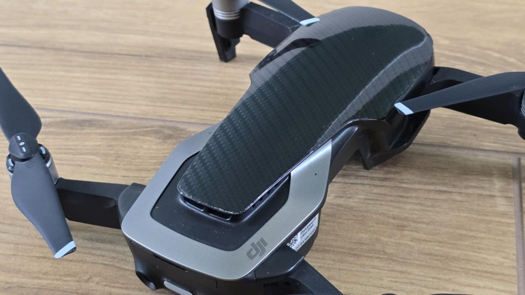 Dron DJI Mavic Air z dużym zestawem akcesoriów