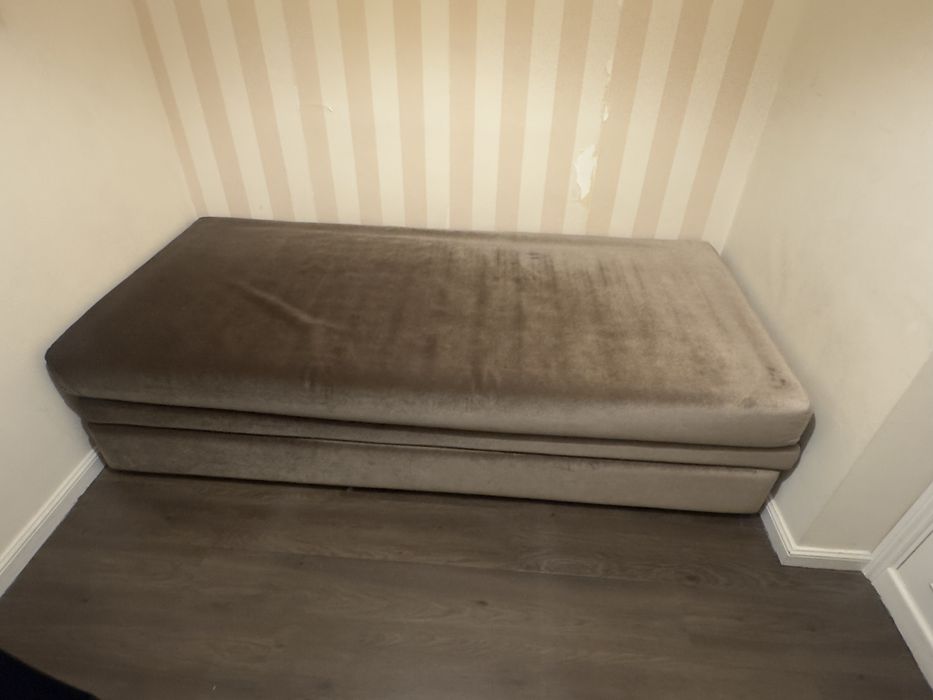 Cama dupla de gaveta em veludo