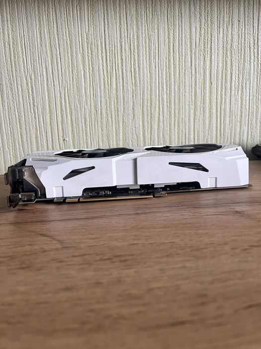 Asus GTX1070 8gb White потужна ігрова відеокарта