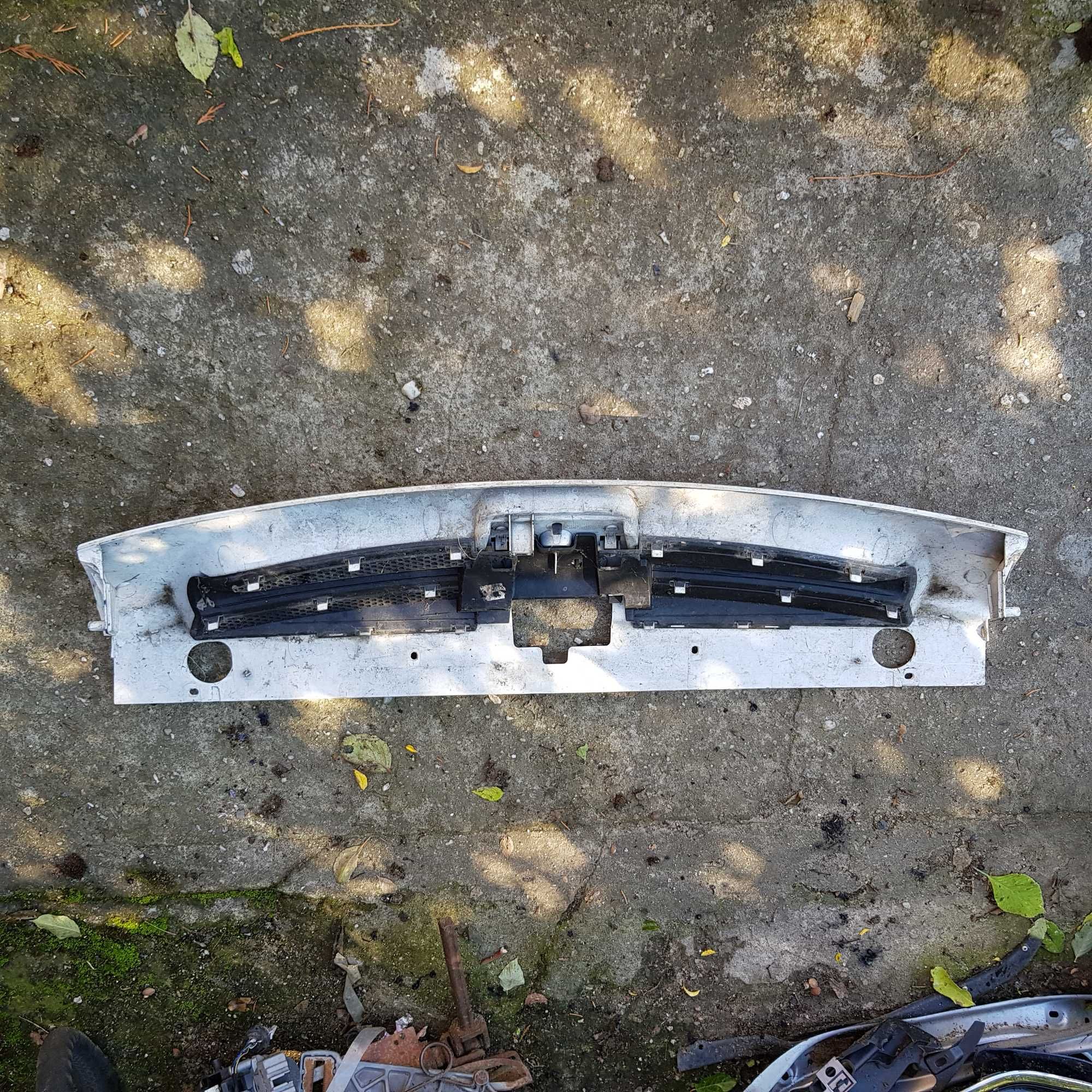 grill Peugeot Partner 2 II 02-08