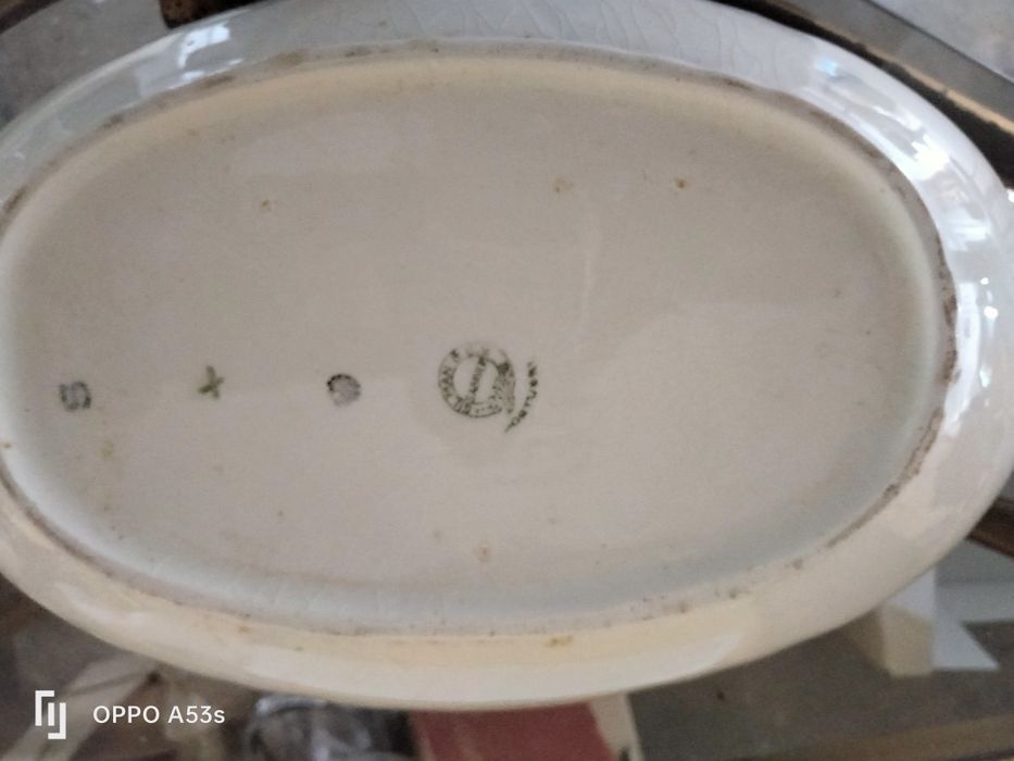 Terrinas e pratos em loiça pintada