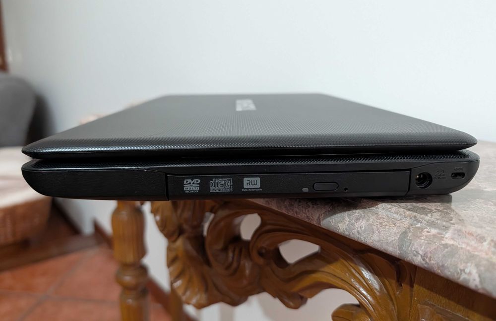 Toshiba Satellite C660 (for parts) + power adapter64551420713603124