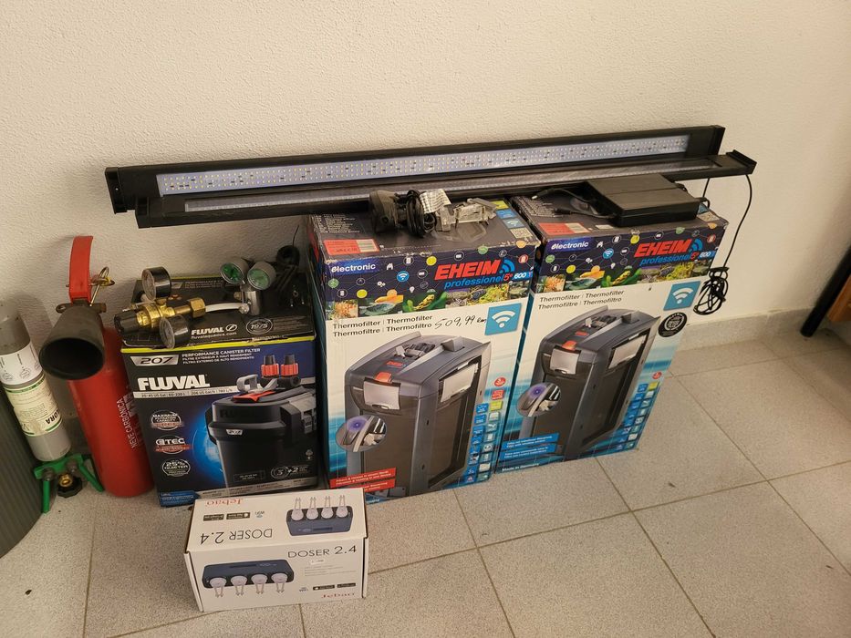 Troncos e raizes para aquario