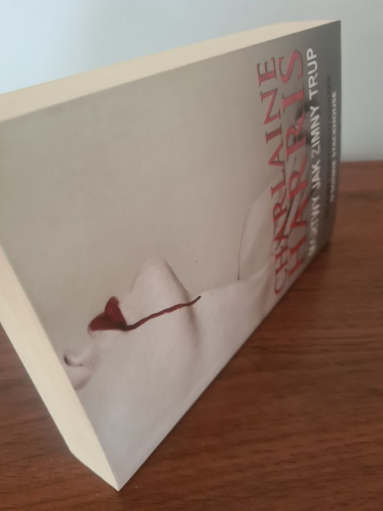 Martwy jak zimny trup - Charlaine Harris