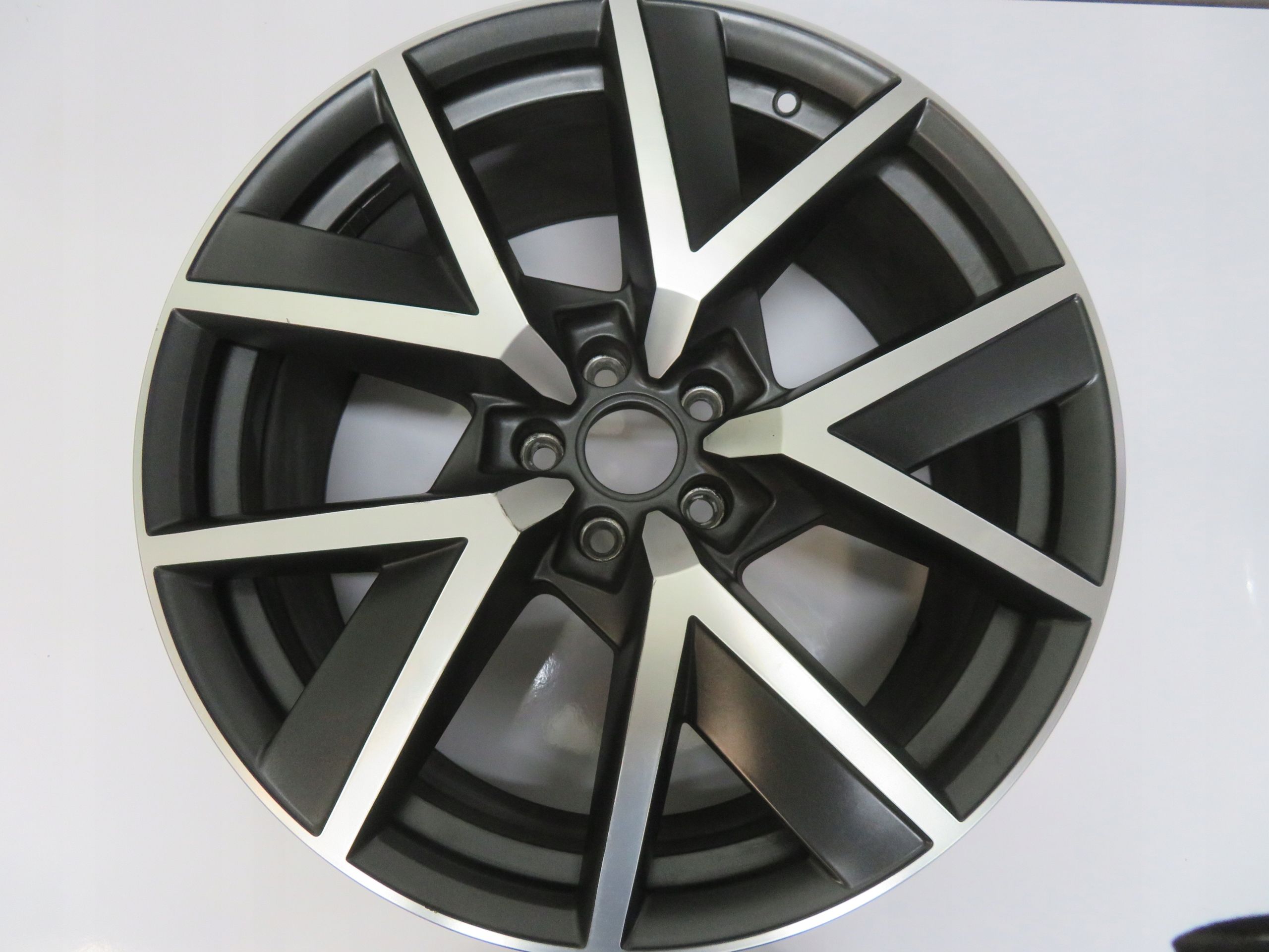 Felga Alufelga 20'' Vw Touareg Iii Cr7 R Line q r Et33