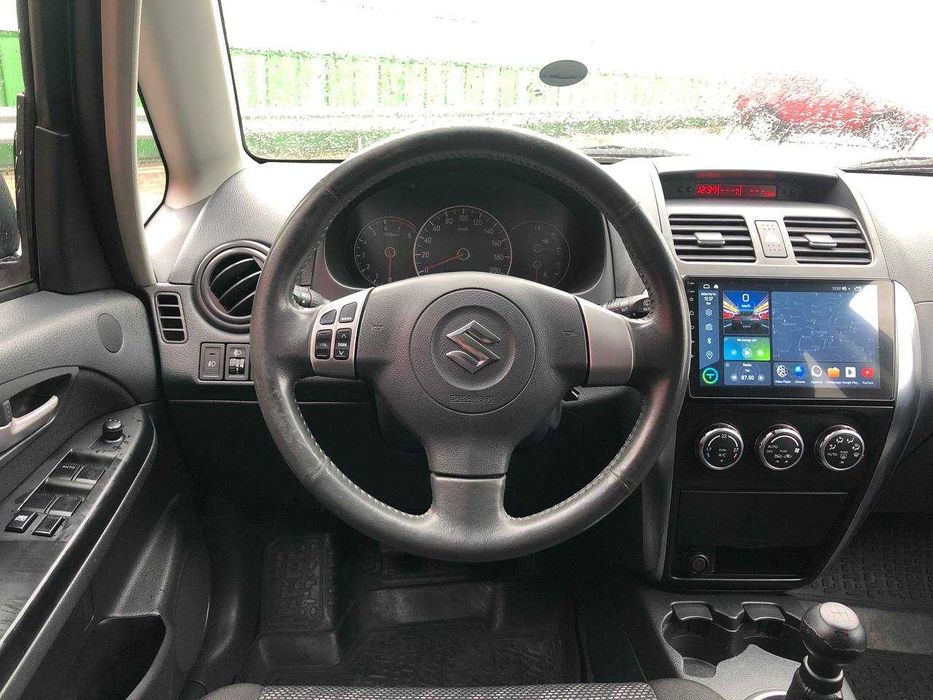 В продажі Suzuki SX-4 2007 року випуску.