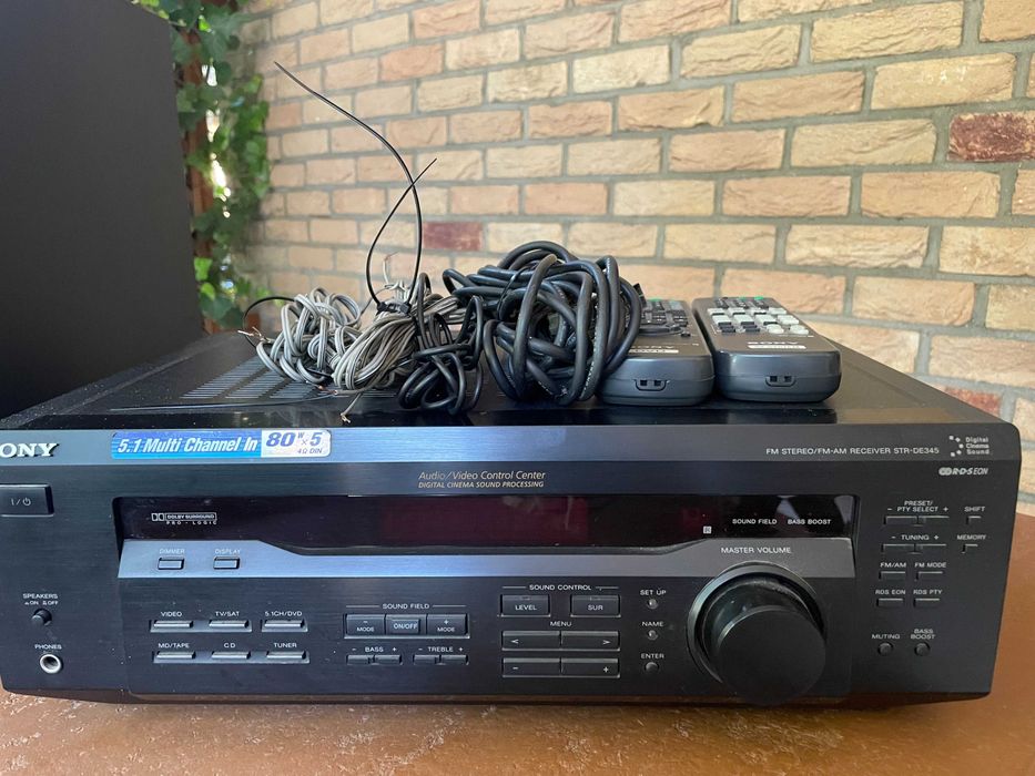 kino domowe marki Sony, trzy głośniki, tuner, odtwarzacz cd/dvd