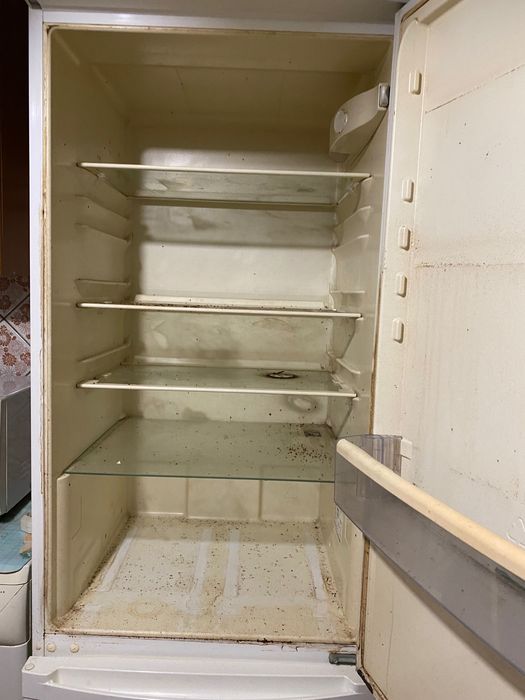 Zanussi холодильник нерабочий и грязный внутри