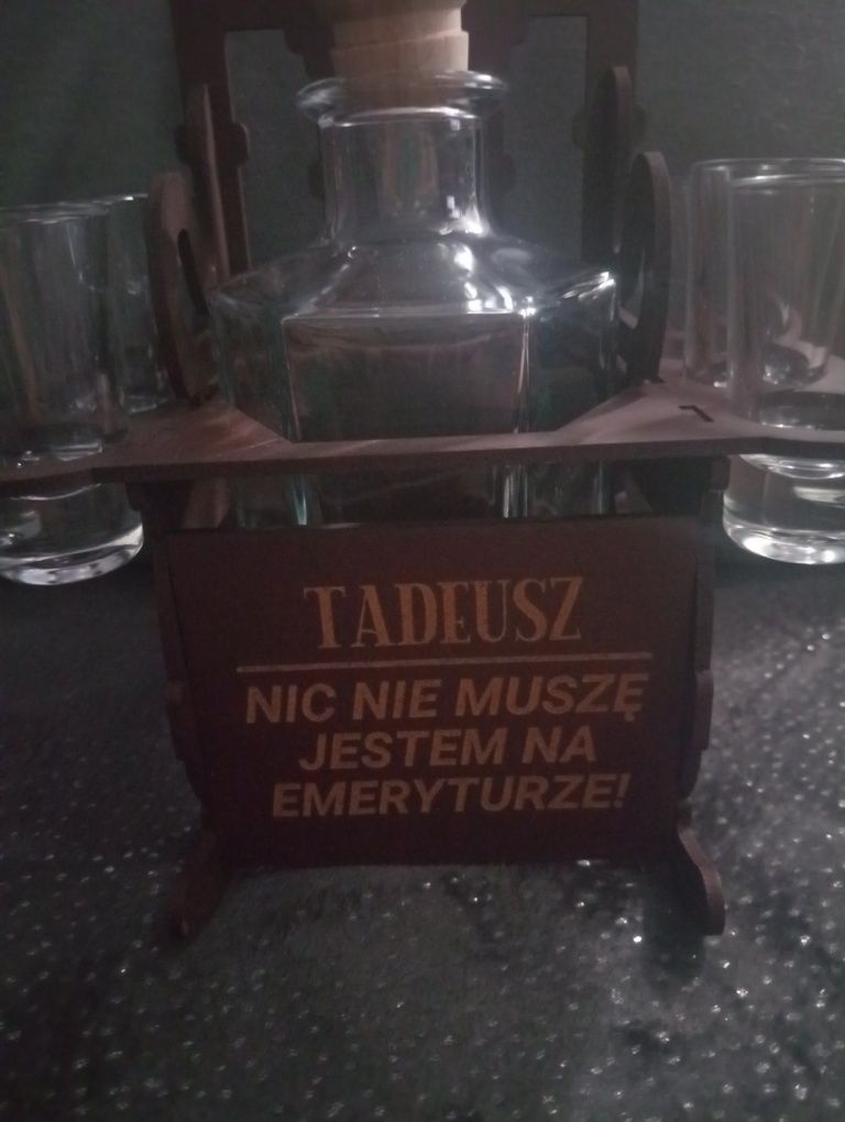 Karafka z 6 kieliszkami NOWA