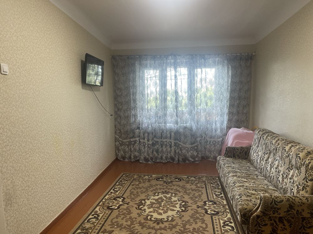 Продам 2-х кімнатну квартиру в центрі
