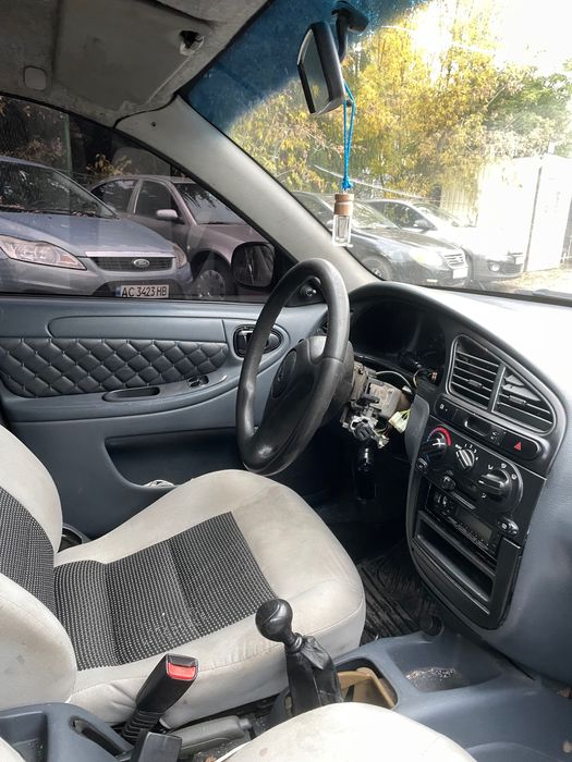 DAEWOO LANOS машина 1,5