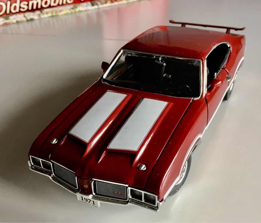 Oldsmobile 442 z 1972 crown Premiums 1:24