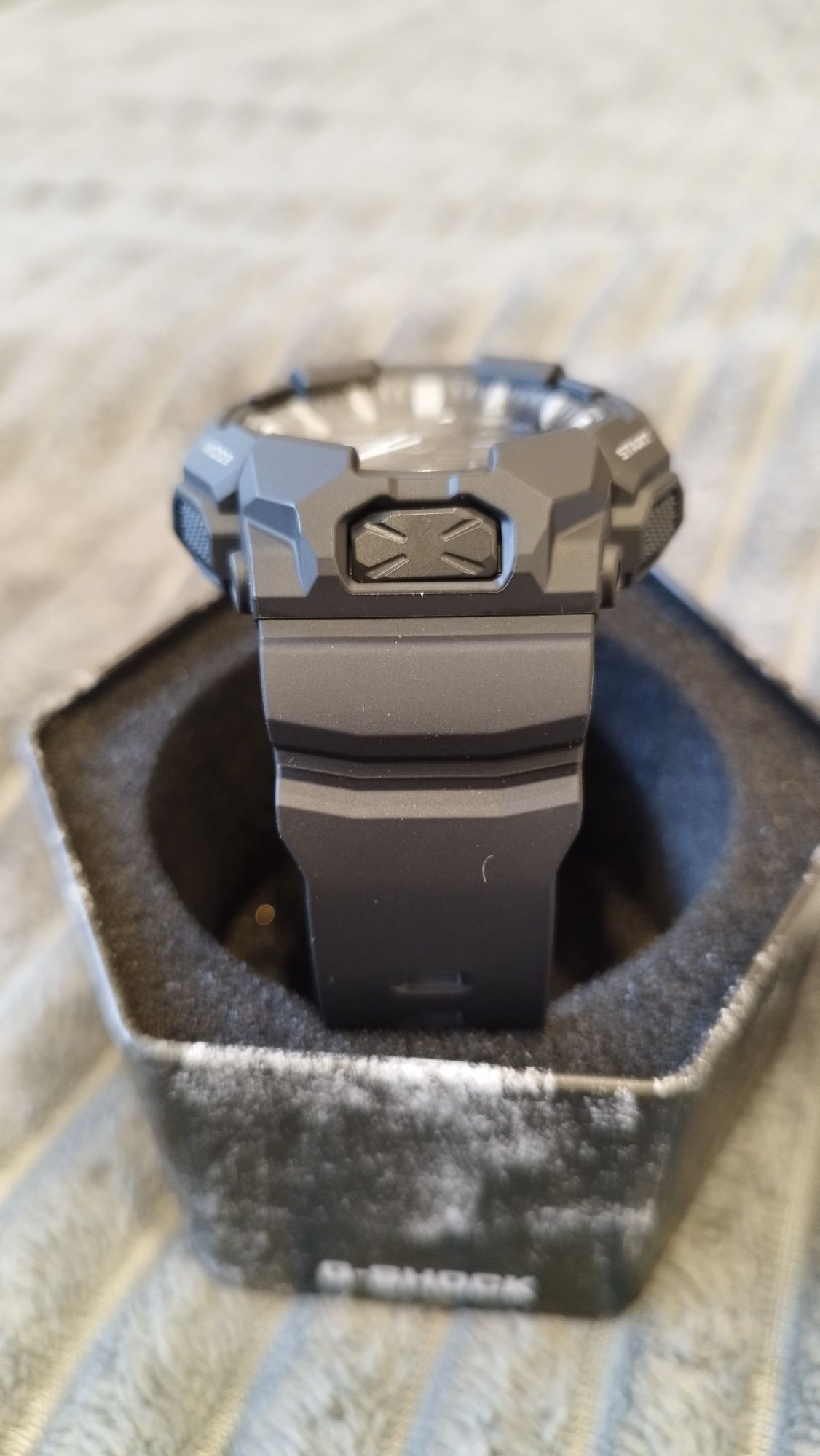 NOWY zegarek Casio G-Shock GA-010-1AER