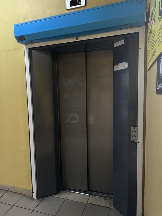 Героїв Дніпра 34, ТРАФІК, ФАСАД, МЕТРО, салон краси в ТЦ